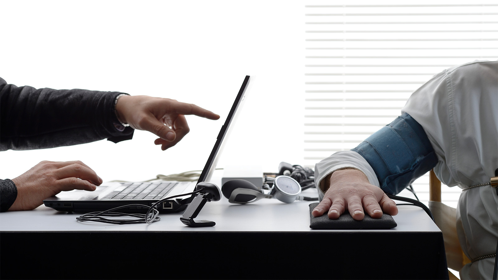 Corporate Lie Detector Tests vs. Traditional Background Checks